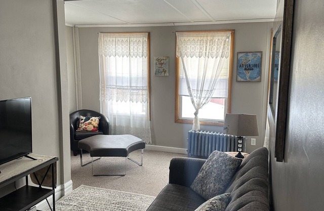 West End Stay & Play: Upper Unit #1
