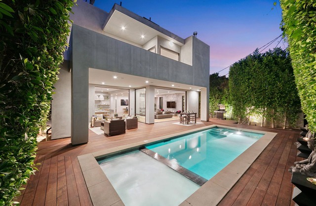 West Hollywood Prime Location 5 BR House Sleeps 10, Pool, Hot Tub & Parking