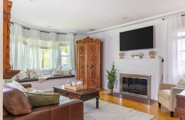 West LA 2BR/2BA Designer Retreat, Near Santa Monica, UCLA, Culver City, SoFi