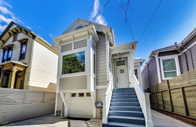 West Oakland charmer: 2br/2bath - AC & W/D