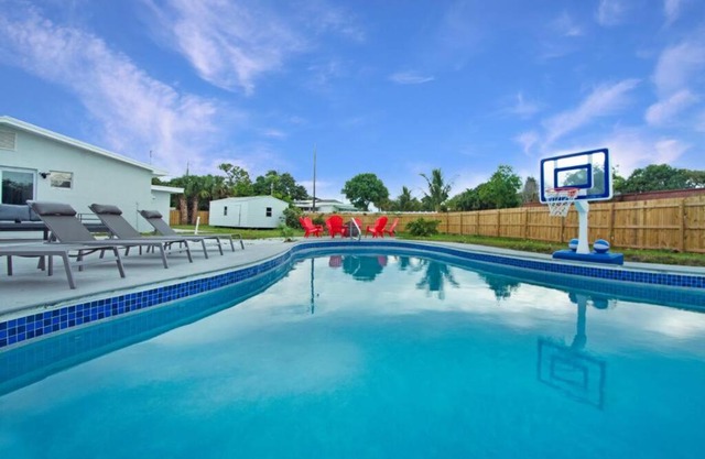 West Palm Beach Pool Home- Paxton