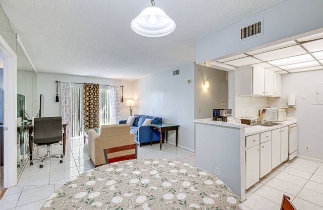 West Palm Beach Condo ~ 8 Mi to Beach & Downtown!