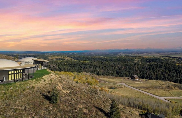 West Ultimate Retreat- 1 hr to Yellowstone- Hot tub+Theater+Pool Table+Air Hocke
