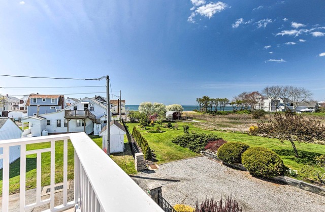 Westbrook Home w/Ocean Views - Walk to Beach