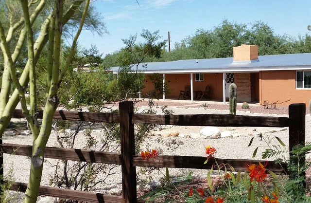 Western Bunkhouse on 8 Acre Estate w/Private Pool, Tennis & Pickleball (NW)