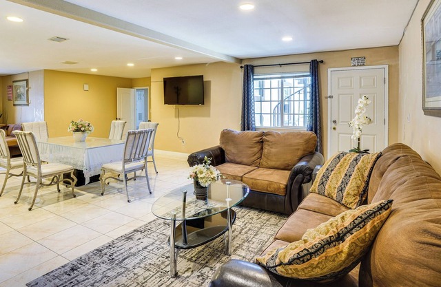 Westminster Apartment Near Beaches & Theme Parks!