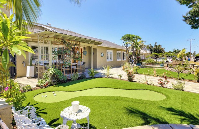 Westminster Escape Near Beaches & Shopping!