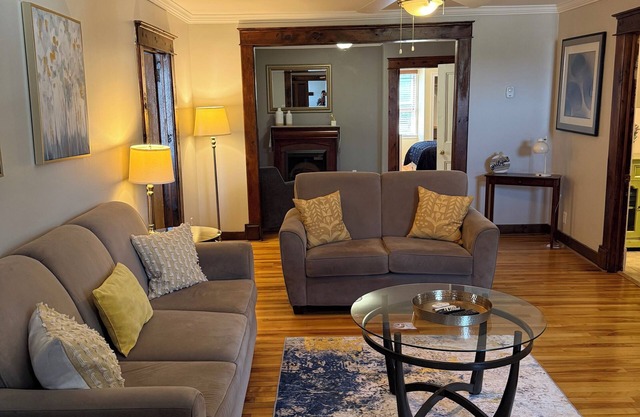 Westmount Manor Executive 3 Bedroom Apartment, Westmount Manor Unit 5