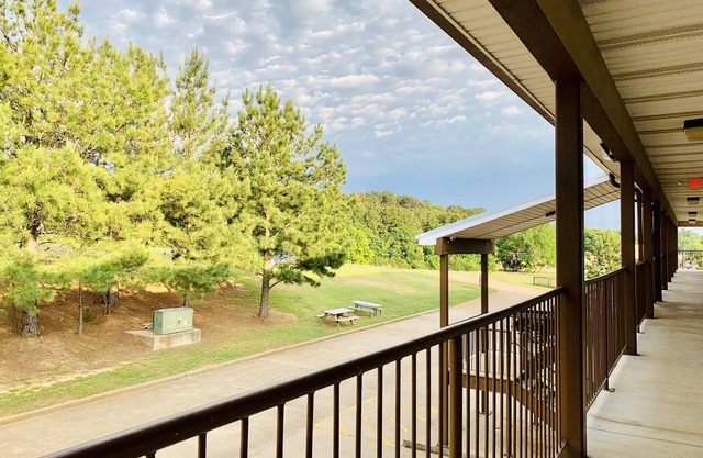 Weston Inn & Suites