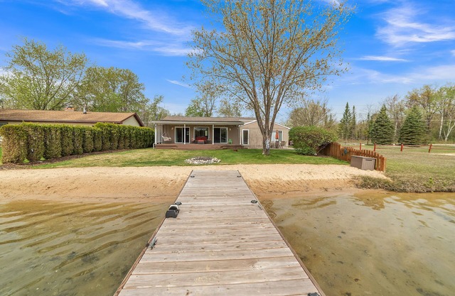 Wet Feet Retreat: Cider, Campfires & Cozy Retreats – Your Fall Getaway Awaits!