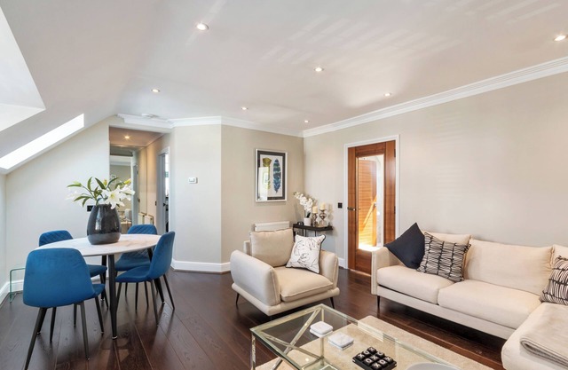 Weybridge - 2 Bed - parking