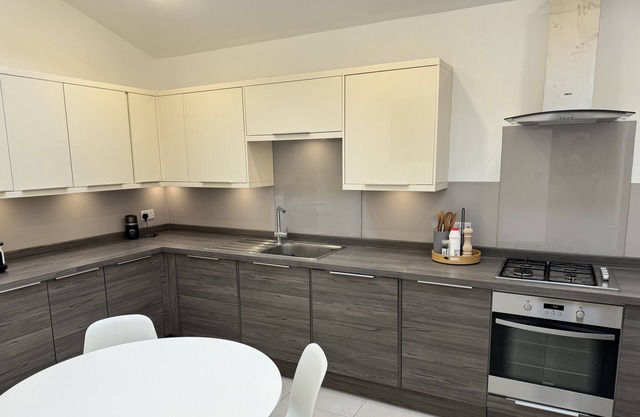 Weybridge Garden Cottage