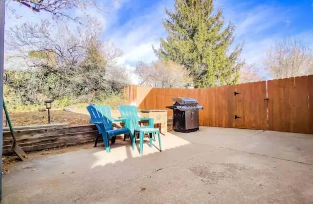 WFH Private Suite kitchen & Yard