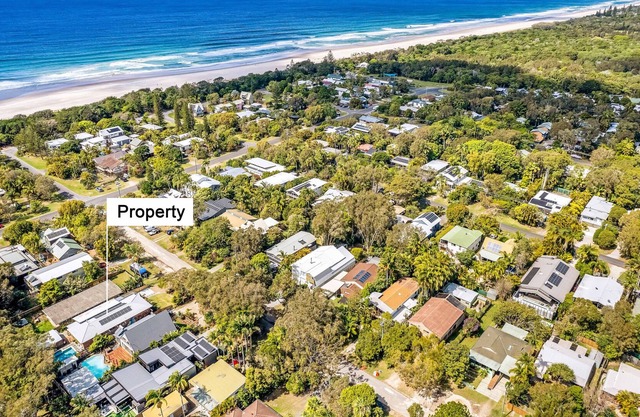 'Whale Song' Fabulous Beach House with heated pool