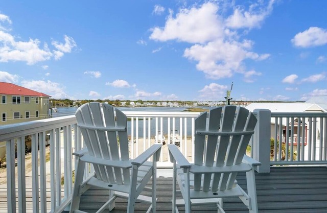 Whalecome to the beach-elevator