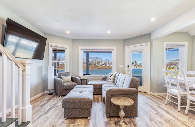 What a deal! Pets ok, Onset Waterfront, Pet Friendly, Unit B