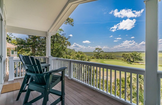 “What a View!” Pet Friendly - Amazing marsh views, Golf cart included - 160 Davis Love
