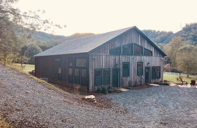 Whee Farm Refuge in the Smokies: Spacious 1 BR/1 Bath Barn Apartment
