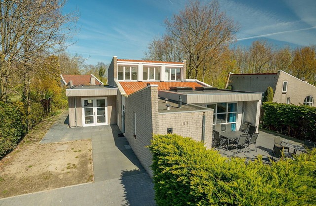 Wheelchair accessible 10-person bungalow