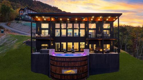 Whiskey Ridge by AvantStay Infinity Pool, Hot Tub, Game Room, Panoramic Views
