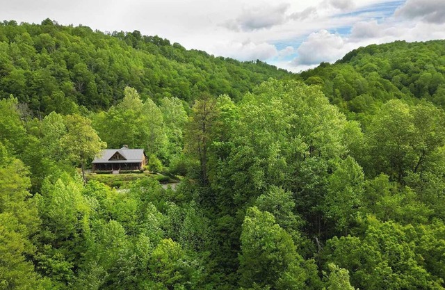 Whispering Falls Cabin - hot tub, views, 15 acres, minutes from Main St.