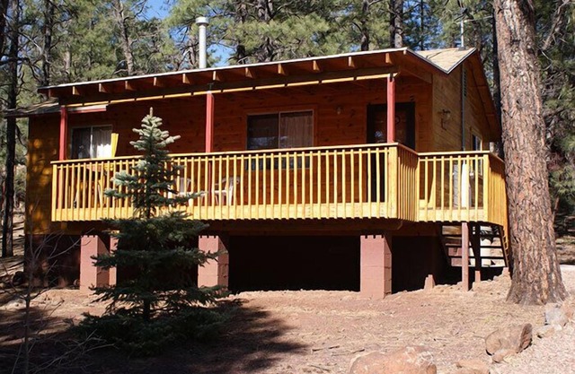Whispering Pines - Cabin 33 (Spa Tub)