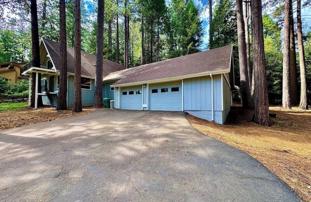Whispering Pines: Garage Parking & Game Room