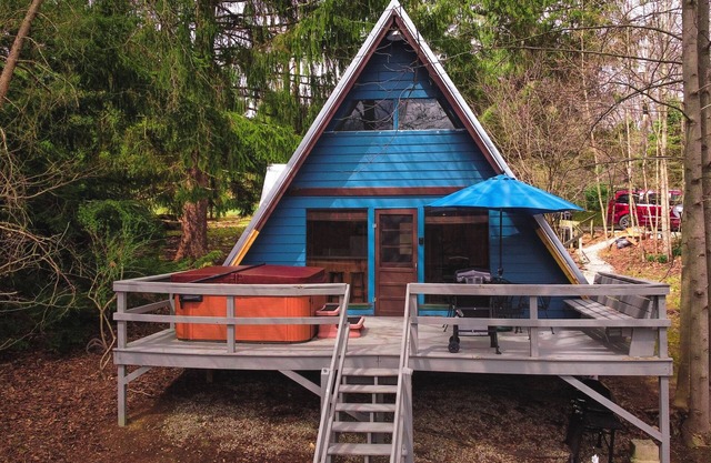 Whispering Waters A-frame (Hocking Hills Area)