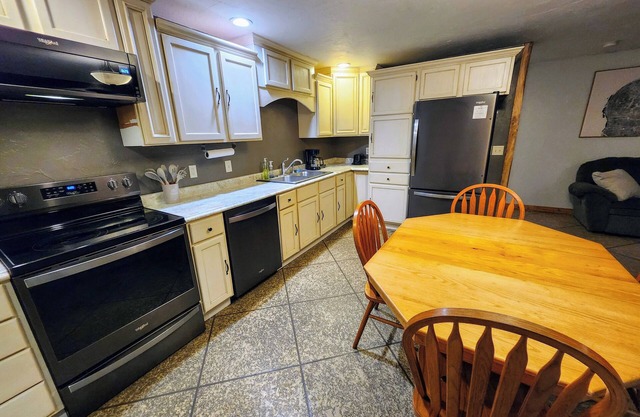 Whispering Waters Cabin with stunning river views and access!