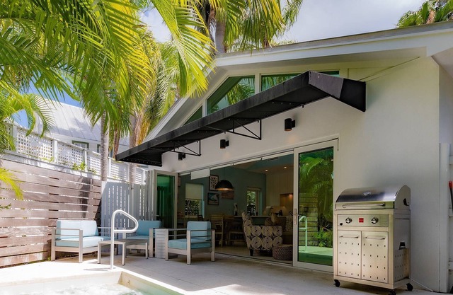 White Ibis: Charming 2BR Key West Home, Pool, Ideal for Downtown & Beach Fun, Dog-Friendly Retreat!