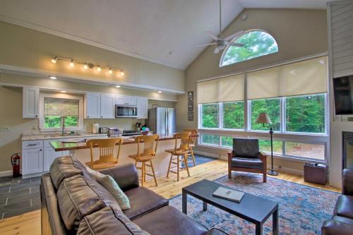 White Mountains Home with Hot Tub - Walk to Town!