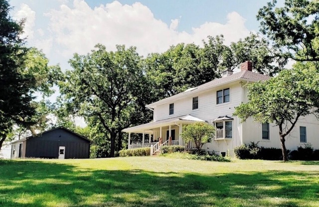White Oak Farmhouse w/Private Yard 4bdrm sleeps 8