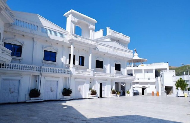 White Palace Hotel & Resort