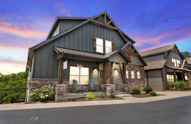 White Tail Summit- Sleeps 16 home