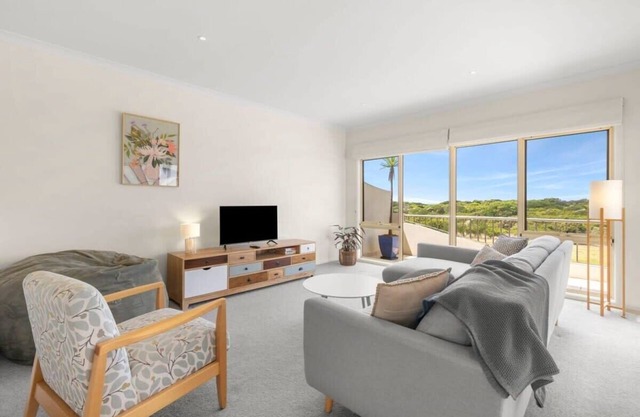 Whites Beachfront Retreat: Pet Friendly