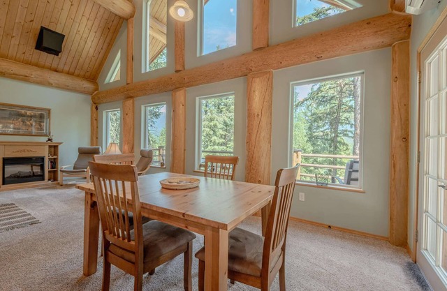 Whitetail Cabin – Glen Lake Views | Pool Table