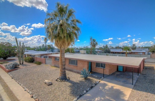 Whole house with private pool- a desert oasis in Northwest Tucson!