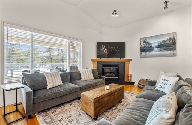 Wide Open Spaces | Hot Tub | Springs Golf Course