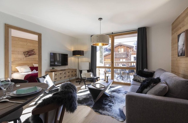 Wifi, 40m from ski slopes, fitness, sauna, hammam, terrace, balcony, parking, tv, ski locker, 74m²