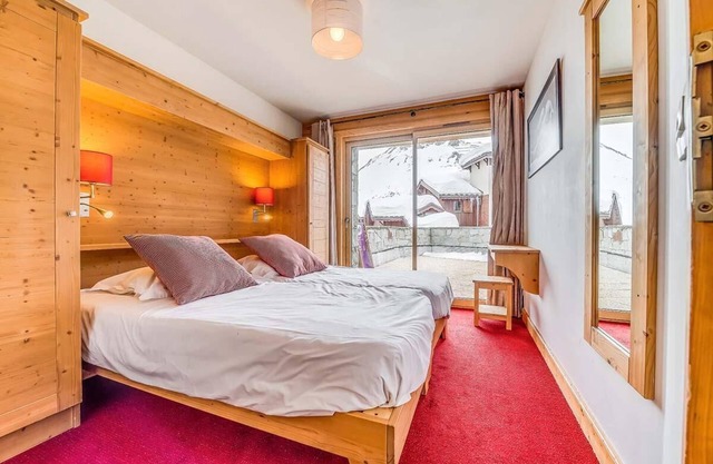 Wifi, ski-in/ski-out & foot of the slopes, 1st floor, terrace, tv, ski locker, 72m², Tignes