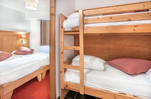 Wifi, ski-in/ski-out & foot of the slopes, 3rd floor, balcony, tv, ski locker, 92m², Tignes