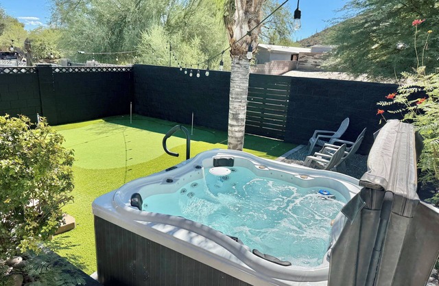 Wildlife Retreat! 3bd Private Hot Tub & Pool Mins to DT Putt Putt