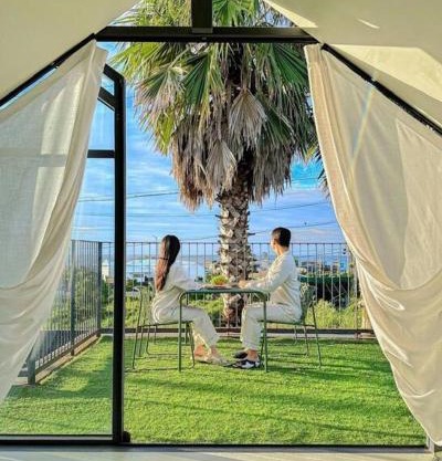 Wildlucent Private Poolvilla