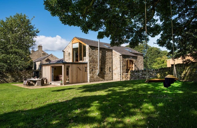 WILLIAMSTON BARN & COWSHED -sleeps 14, stunning barn conversion, luxury finishes