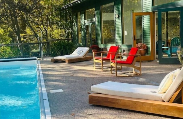 Willow Creek: Mid-Century Oasis