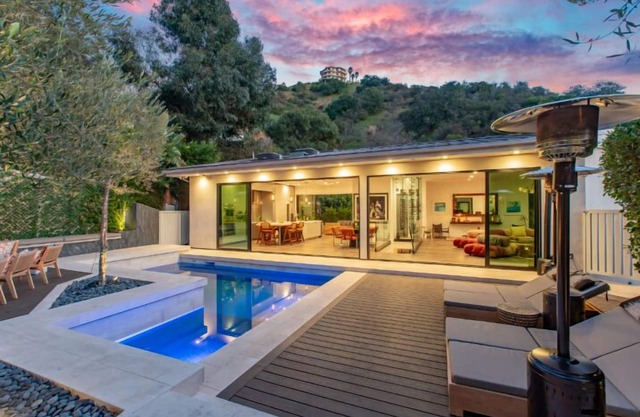 Willow Glen - Hollywood Hills Multi-Level Villa with Elevator, Theater & Pool