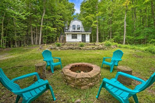 Wilmington Chalet with Hot Tub Less Than 8 Mi to Mount Snow!