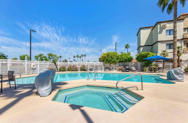 Windmill Suites Surprise - Phoenix, an Ascend Collection Hotel