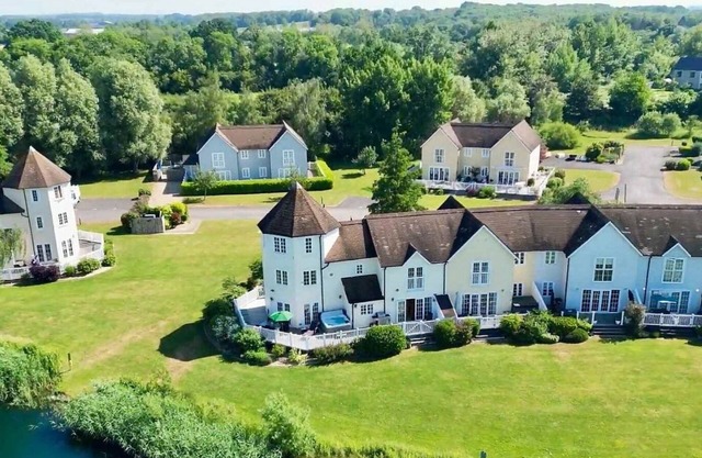 Windrush Lake 80/81, Waterlow Lodge (P)