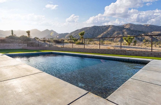 Wine Lover's Retreat: Heated Pool, Spa, Outdoors